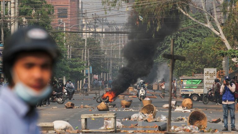 Manifestations contre le coup d'État militaire à Mandalay samedi