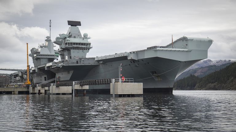 Le HMS Queen Elizabeth visite actuellement l'ouest de l'Écosse pour la première fois