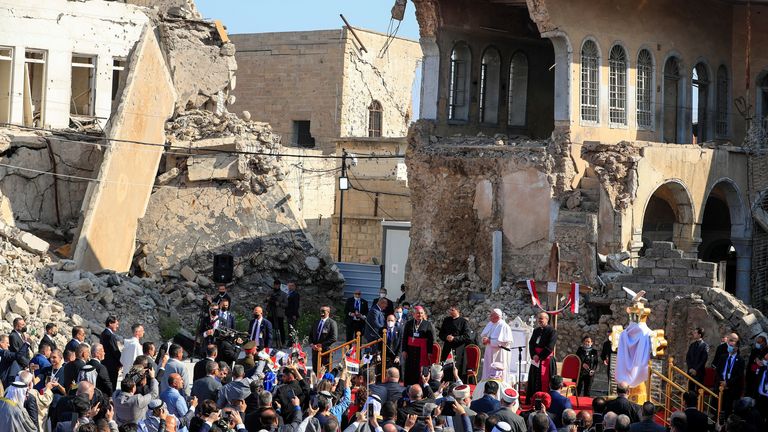 La papauté a visité une zone qui a été ruinée par l'EI pendant son occupation