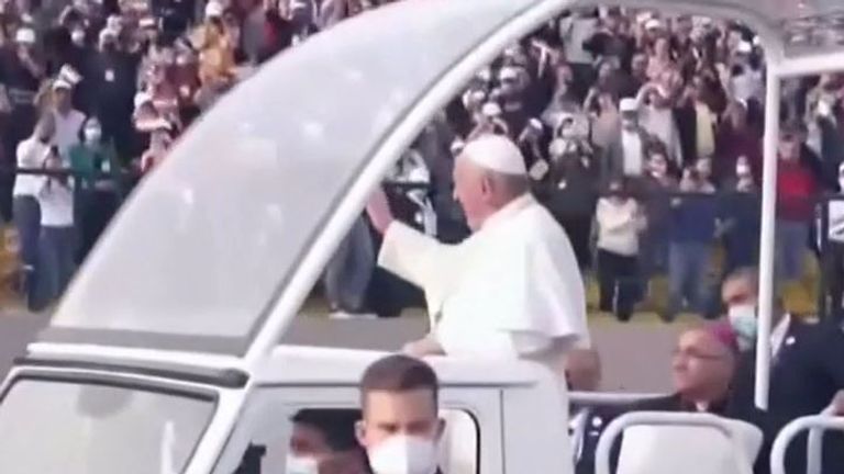 The Pope greets thousands in Iraq
