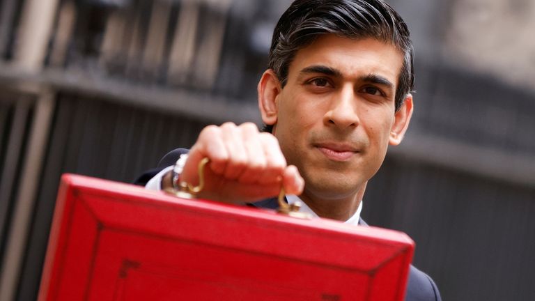 HEALTH-CORONAVIRUS/BRITAIN-BUDGET
Britain&#39;s Chancellor of the Exchequer Sunak presents the budget box in London
Britain&#39;s Chancellor of the Exchequer Rishi Sunak holds the budget box outside Downing Street in London, Britain, March 3, 2021. REUTERS/John Sibley TPX IMAGES OF THE DAY