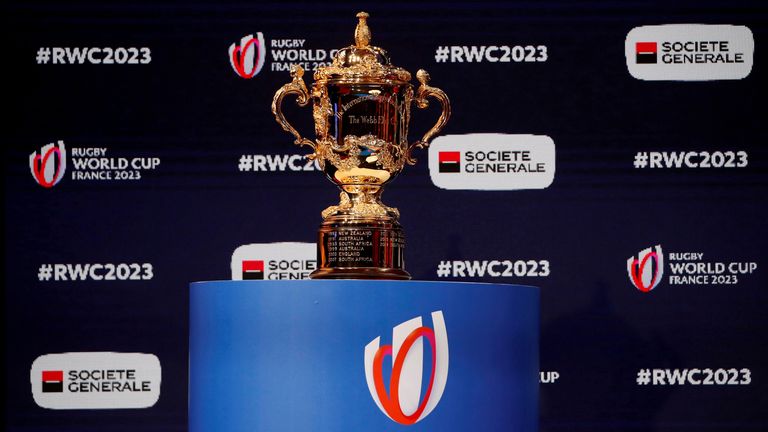 Rugby Union - Tirage de la Coupe du Monde de Rugby 2023 - Palais Brongniart, Paris, France - 14 décembre 2020 Le trophée Webb Ellis est photographié pendant le tirage au sort 