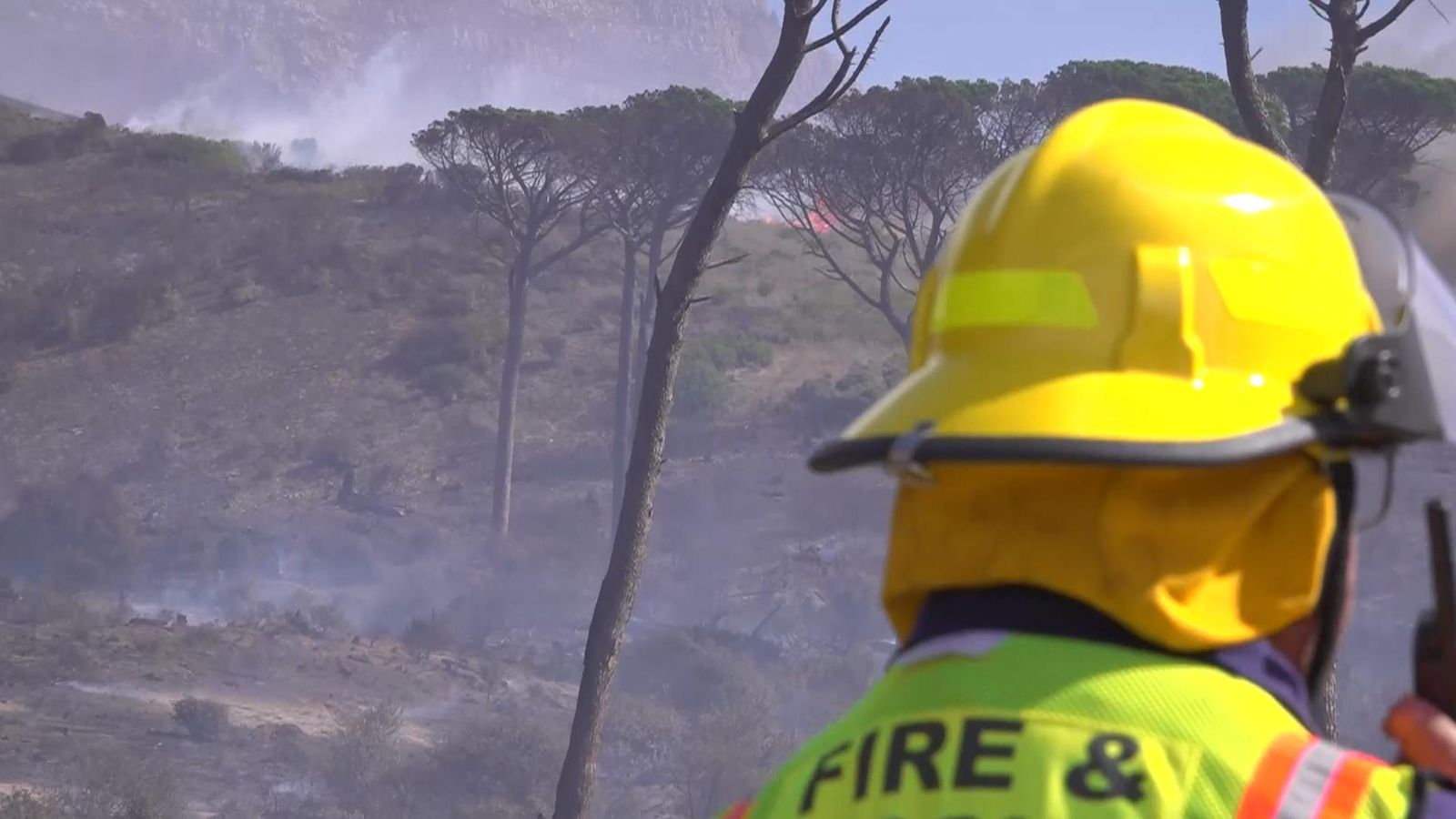 Thousands of people evacuated as wildfires spread across Table Mountain