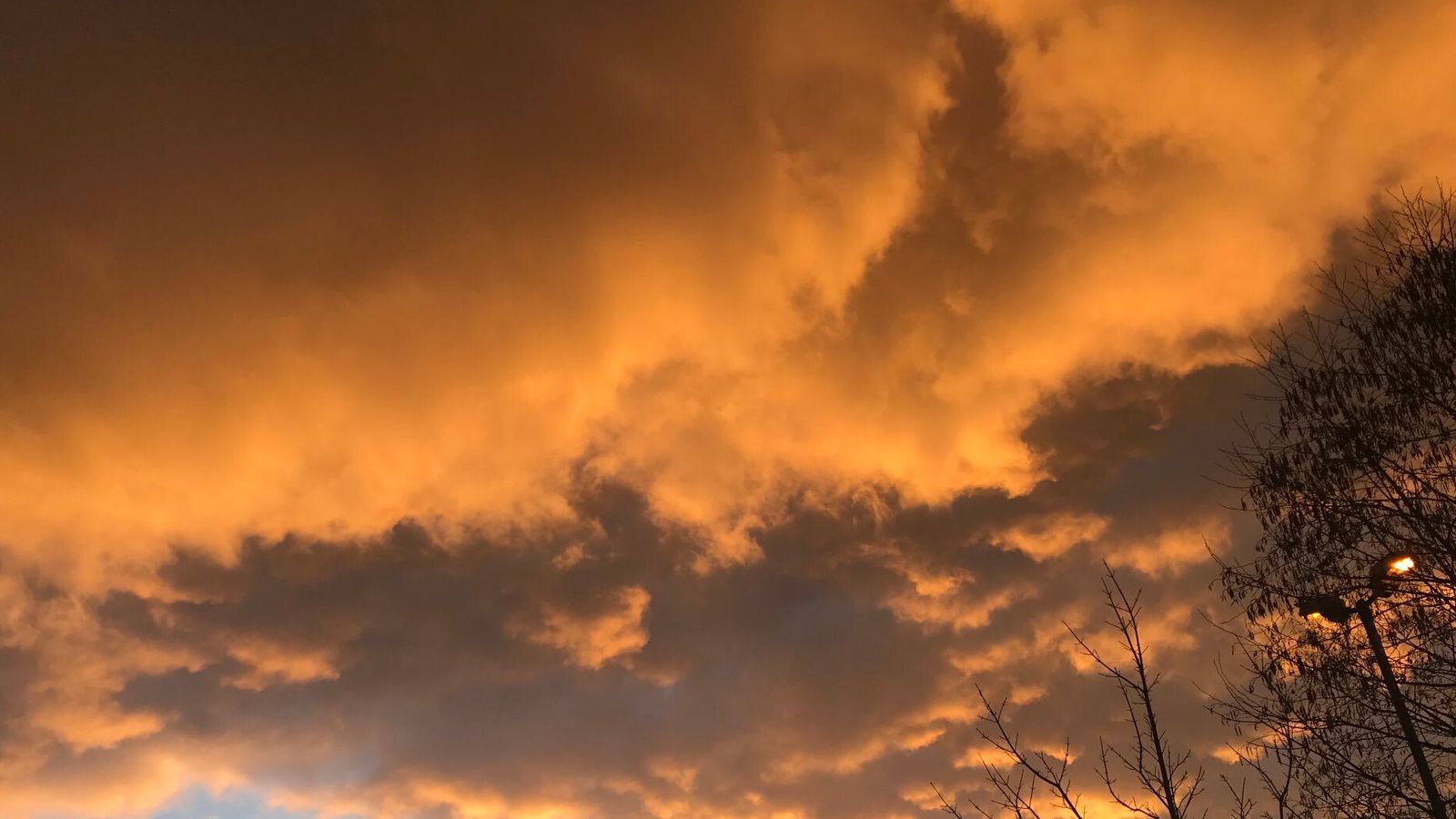 Sahara desert dust gives sky 'strange hue' after blowing north into UK