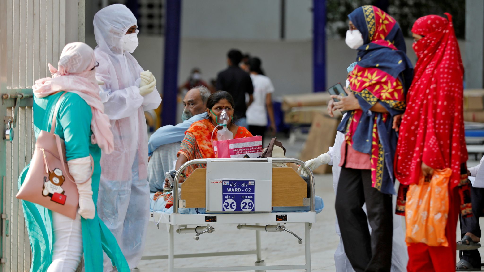 Помощь индии. India coronavirus News incineration of Corpses.