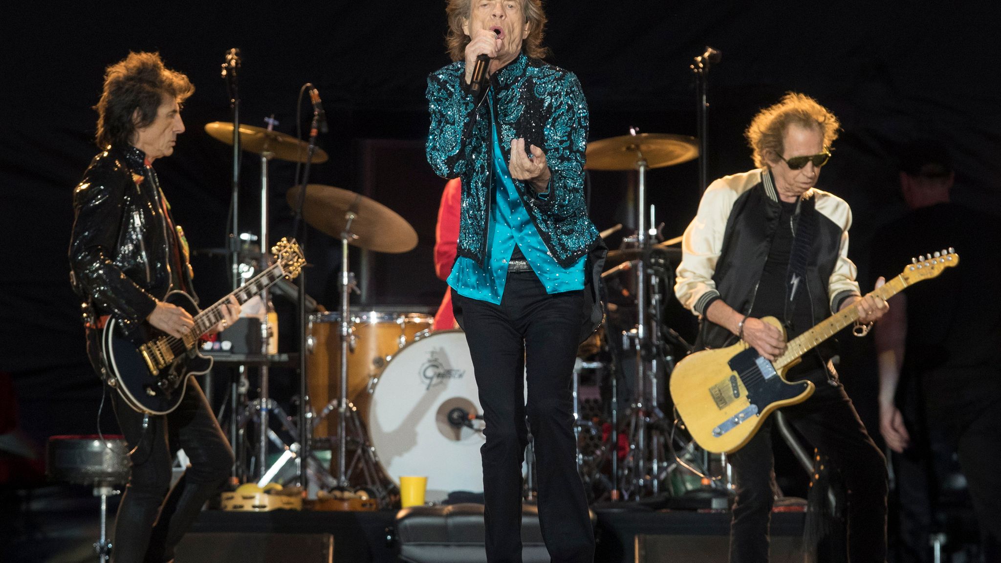 Ronnie Wood: Rolling Stones guitarist given all clear after second ...