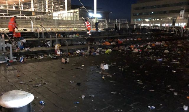 COVID-19: Revellers condemned after breaching coronavirus rules to leave Cardiff Bay covered in rubbish - Vimarsana News