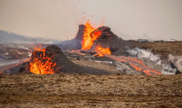 Iceland volcano: Hikers evacuated as lava spurts from new crack in surface - Vimarsana News