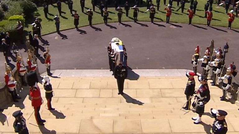 Prince Philip&#39;s coffin is carried on to steps of St George&#39;s Chapel