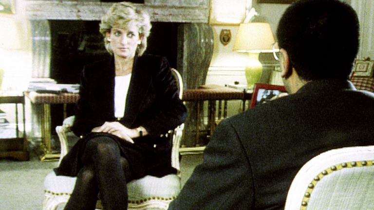 Diana, Principessa del Galles, durante un'intervista alla BBC con Martin Bashir