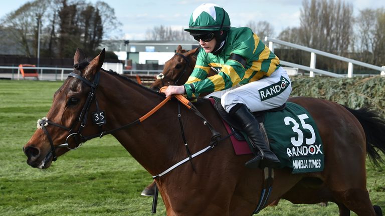 Rachael Blackmore chevauche le Minella Times vers la victoire au Grand National à Aintree