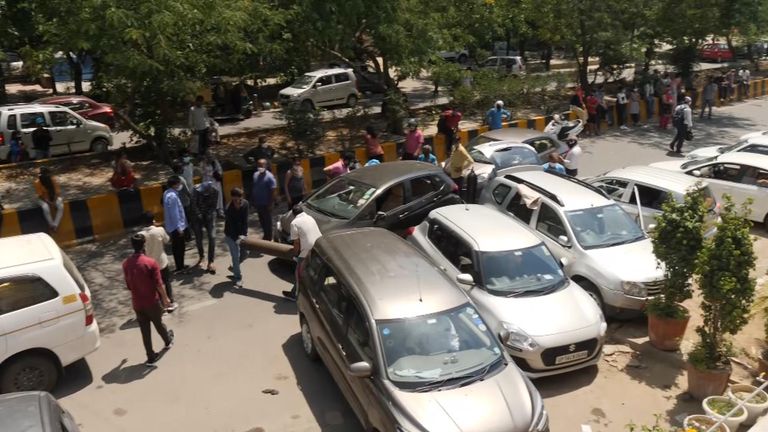 Cars line up carrying people desperate for oxygen