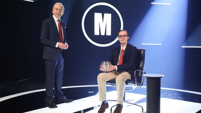 Jonathan Gibson, 24, has become the youngest person to win BBC&#39;s Mastermind