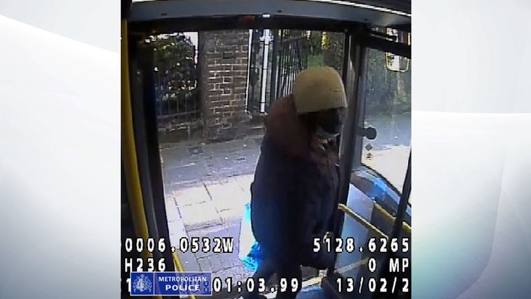 مایکل ایدو ، که در اوج قفل سوم ویروس کرونا در انگلیس به یک راننده اتوبوس تف کرد ، زندانی شد