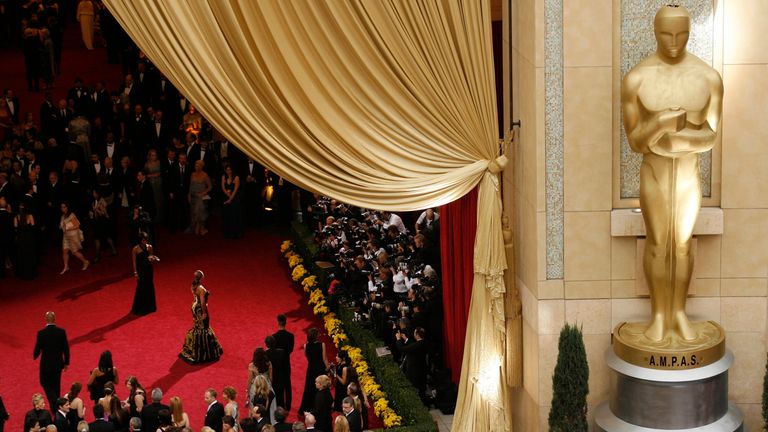 Beyonce poses for photographers as she arrives for the Oscars in 2009. Pic: AP


