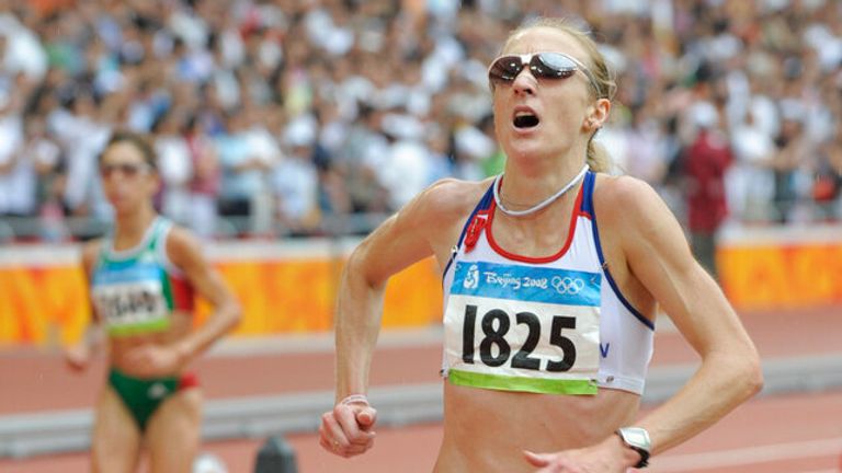 Paula Radcliffe finishing the women&#39;s marathon at the Beijing 2008 Olympics 