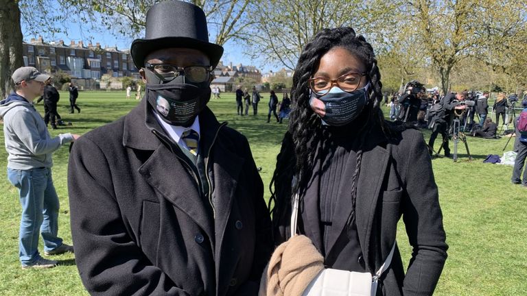 Le professeur Chris Imafidon, photographié avec sa fille Samantha, attribue le travail du duc d'Édimbourg avec les enfants des quartiers défavorisés