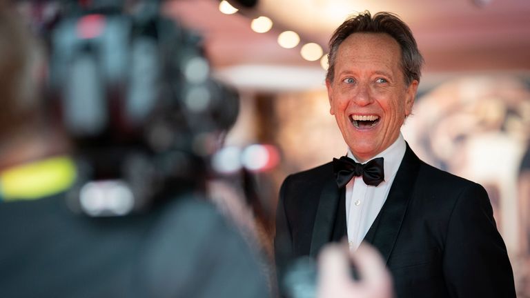 Richard E Grant a remis un prix aux BAFTA.  Pic: BAFTA / Reuters