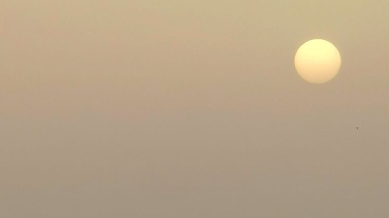 طلوع خورشید بر فراز کوه سنت مایکل ، پنزانس.  عکس @ OfficialWXUK / توییتر