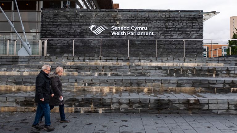 People seen outside the Welsh Parliament (Senedd Cymru) at Cardiff Bay in Wale. 1,332 new cases of the coronavirus have been recorded today bringing the total to 172,879 since the pandemic began. The overall death total now stands at 3,997 in Wales. The infection rate is now 403.5 cases per 100,000 people based on the seven days up to January 7. That is down on the 415 previously reported. (Photo by May James / SOPA Images/Sipa USA)