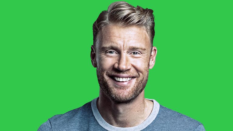 La ex estrella de Inglaterra Andrew Flintoff será uno de los presentadores de Sky Sports durante la nueva competencia Hundred este verano.