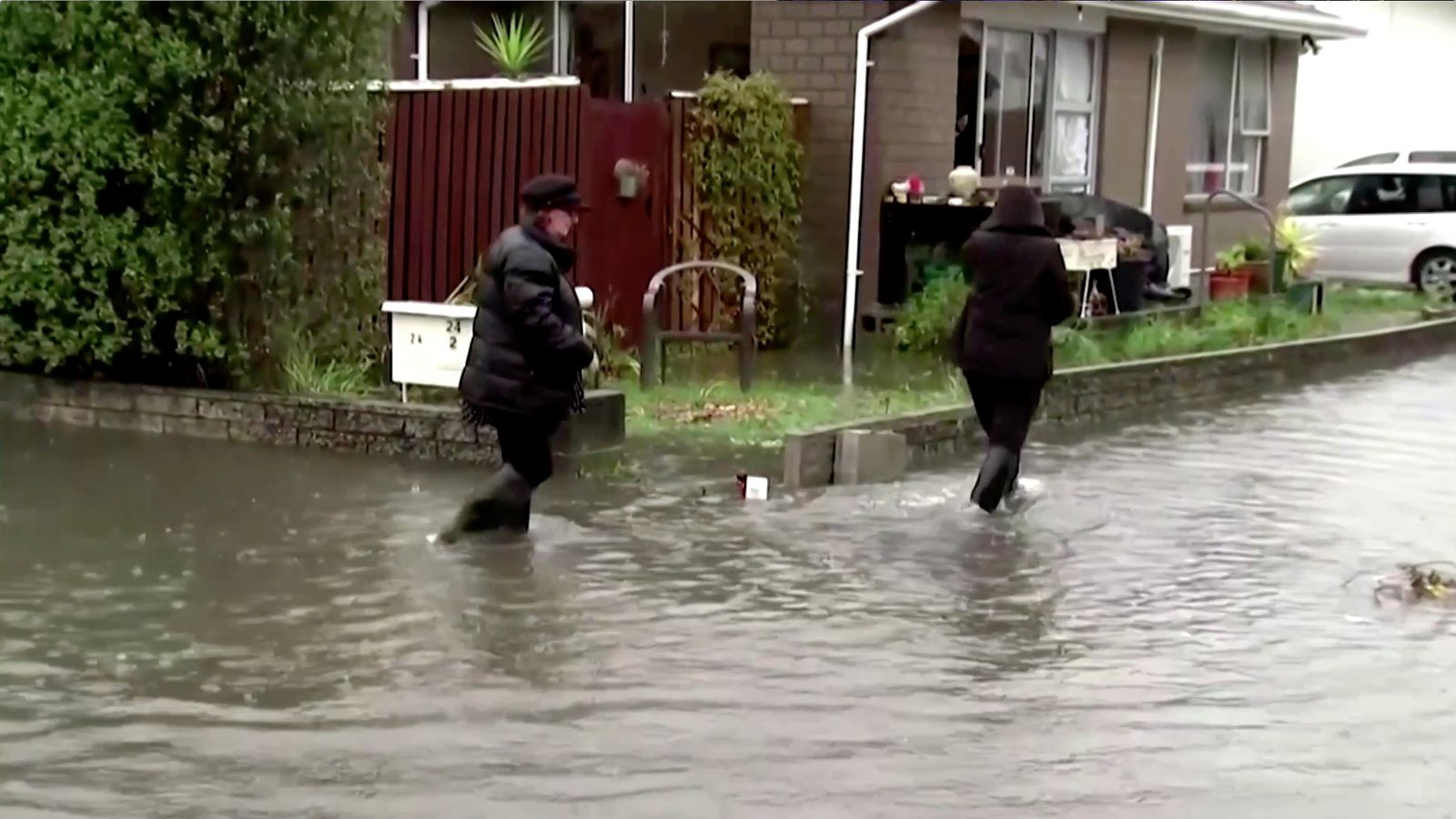 Flooding forces hundreds from their homes in New Zealand World News