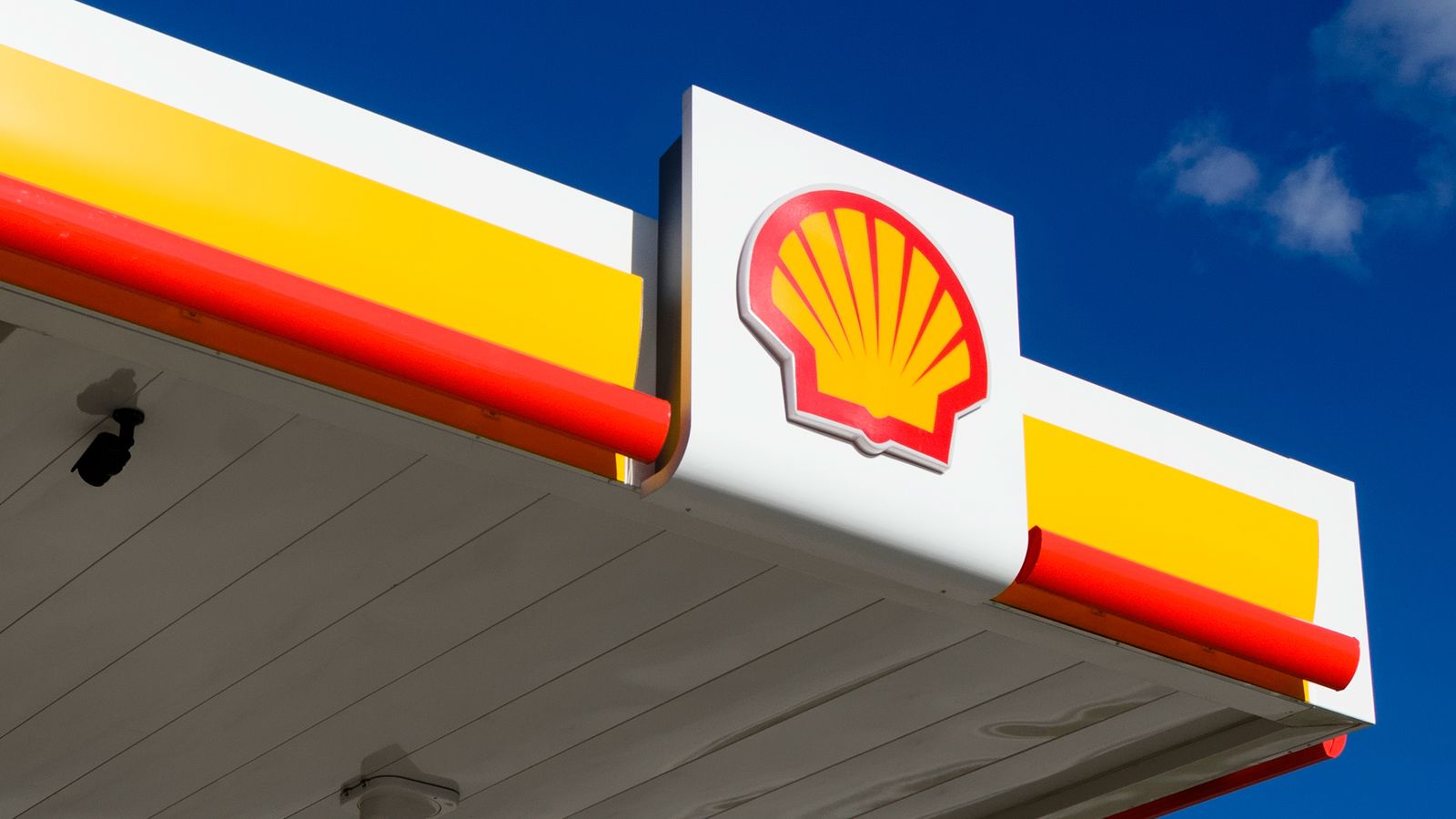 Shell to  be hit by £1.7bn in UK and EU windfall taxes