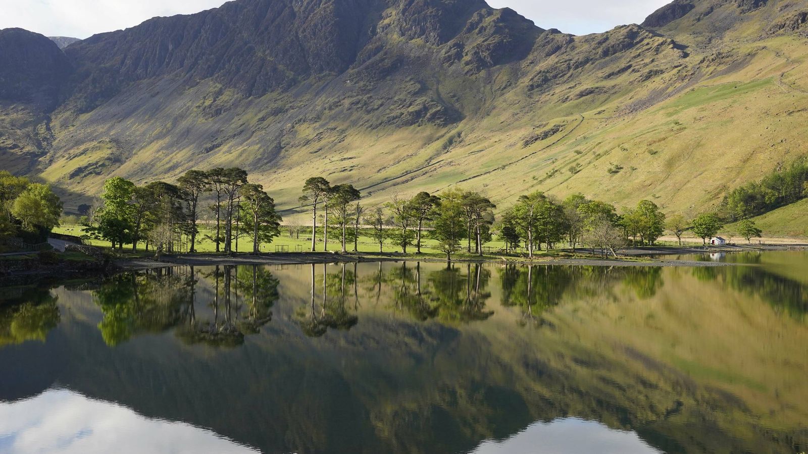 UK weather news latest Heavy rain and wind forecast as Met Office urges people to tie down