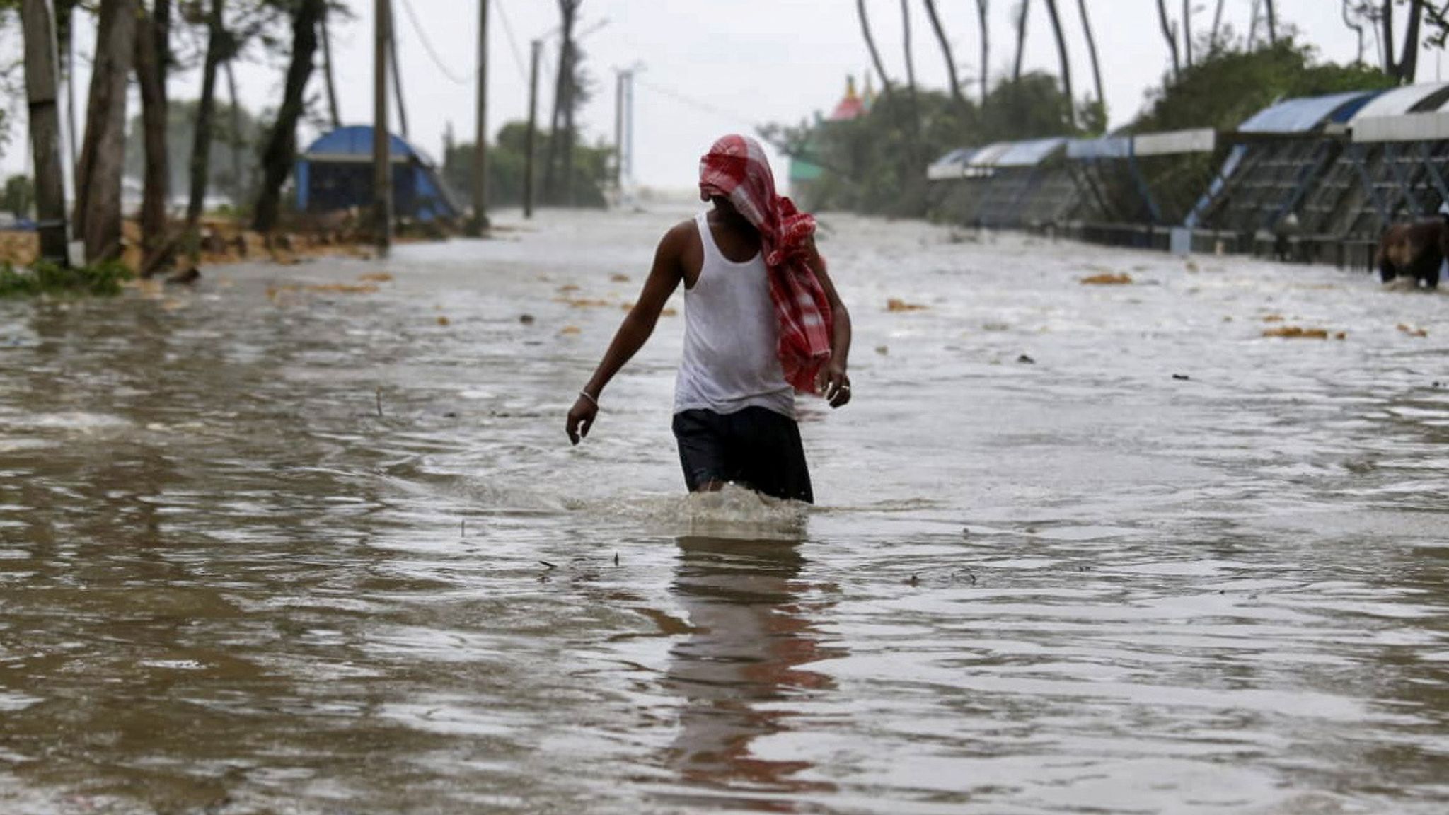 Cyclone Yaas: 1m people evacuated as storm hits east coast of India ...