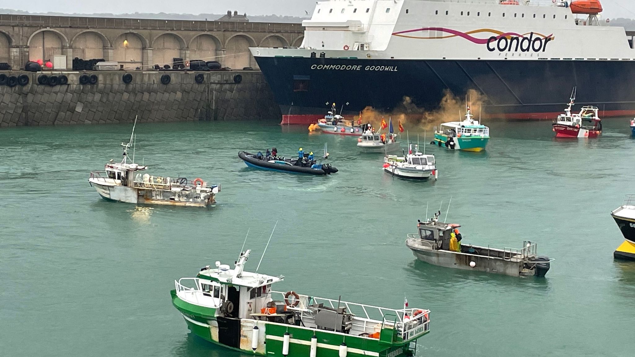 Jersey government has 'constructive meeting' with French fishermen as