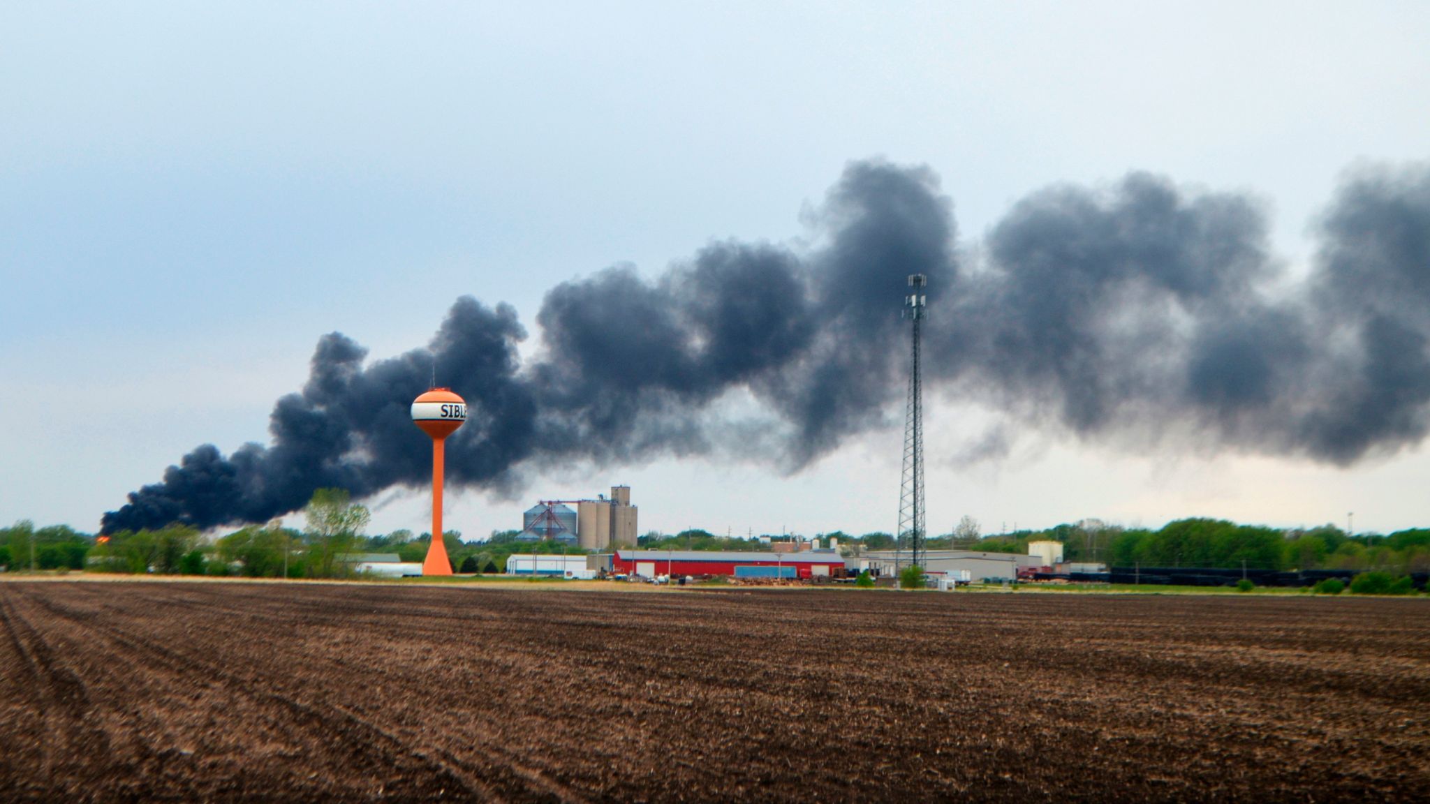 Iowa Freight Train Carrying Hazardous Substances Derails And Catches ...