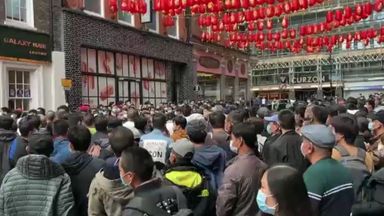 COVID-19: Hundreds head to London's Chinatown as vaccine bus offers ...