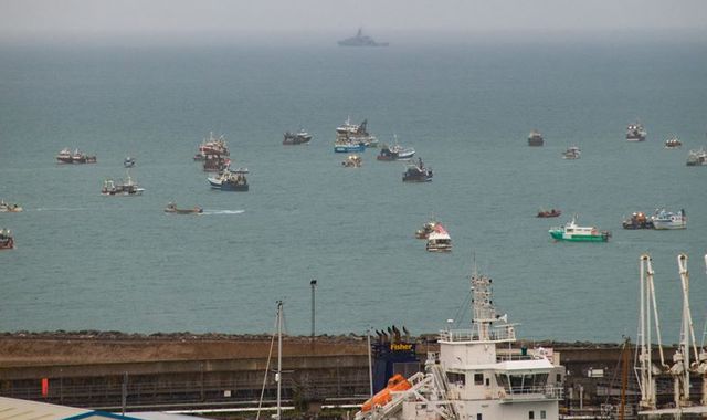 French fishing fleet descends on Jersey as Royal Navy ships arrive on patrol - Vimarsana News