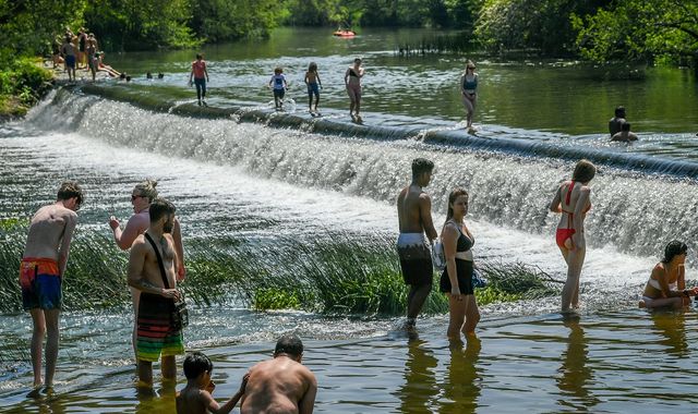 UK weather: Hottest temperature of the year so far recorded as Britons enjoy bank holiday sunshine - Vimarsana News