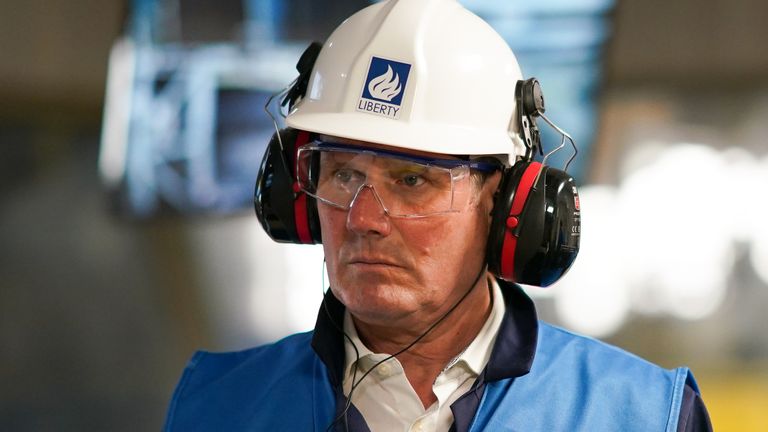 کیر استارمر رهبر حزب کارگر در جریان بازدید از کارخانه فولاد سازی آزادی در هارتلپول.  تاریخ تصویر: شنبه 1 مه 2021.