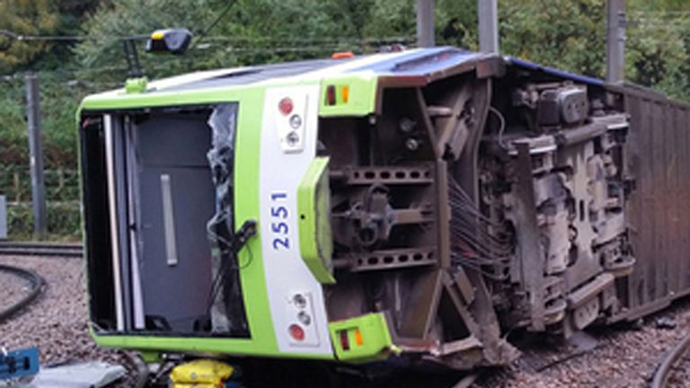 MEILLEURE QUALITÉ DISPONIBLE Photo de fichier non datée publiée par la Direction des enquêtes sur les accidents ferroviaires d'un tramway qui a déraillé près de l'arrêt Sandilands à Croydon le 9 novembre 2016. L'enquête sur la mort de sept personnes tuées dans l'accident de tramway de Croydon s'ouvre lundi.  51 autres ont été blessés lorsque le déraillement s'est produit dans le sud de Londres.  Date d'émission : lundi 17 mai 2021.