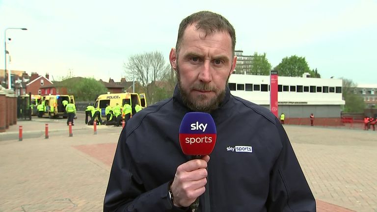 'Police and fans injured in Utd protests'