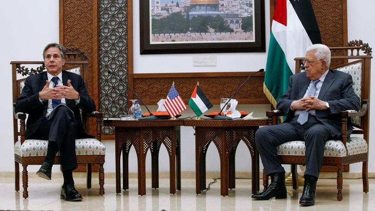 M. Blinken également avec le président palestinien Mahmoud Abbas