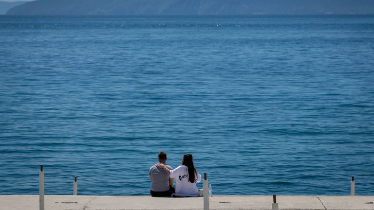 Mehr als 30% der Kroaten erhielten mindestens eine Dosis des Impfstoffs und 16,8% der Menschen erhielten die beiden Dosen zusammen.  AP Bild