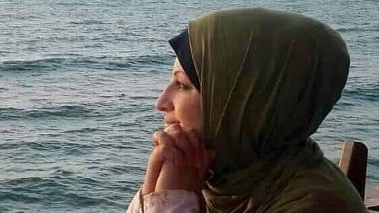 La psychologue Rajaa Abu al-Ouf a été tuée avec ses quatre enfants lorsque des avions israéliens ont détruit sa maison