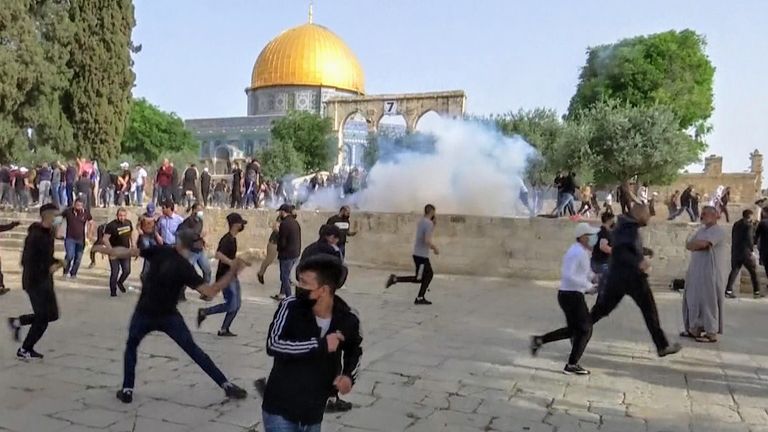 Palestinians and Israeli police clash at al-Aqsa mosque o n Jerusalem Day.