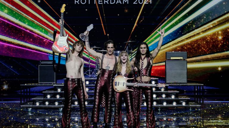El sábado 22 de mayo de 2021 celebró la Gran Final del Festival de la Canción de Eurovisión con la Copa Maneskin de Italia en el Ahoy Arena de Rotterdam, Países Bajos.  (Foto AP / Peter Djong)