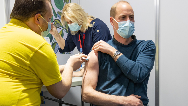 Prinz William erhält seine erste Dosis des Corona-Virus-Impfstoffs