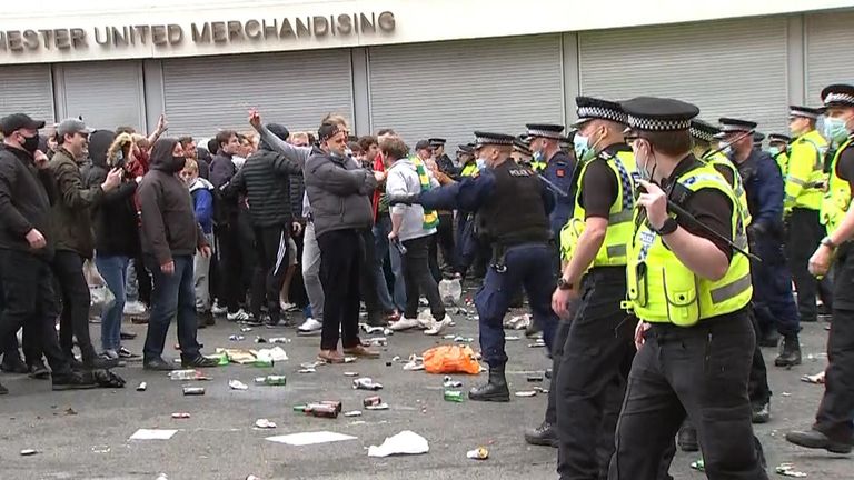 Fans invaded the Old Trafford pitch to protest against the Glazer family&#39;s ownership of Manchester United