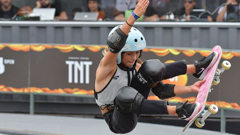 RJ - Rio de Janeiro - 17/11/2019 - Finale Open OI STU - Rio de Janeiro - La patineuse Sky Brown effectue une manœuvre lors de la finale féminine du parc à STU Open Skate, tenue à Barra da Tijuca, à l'ouest de la ville .  Crédit photo : Thiago Ribeiro / AGIF