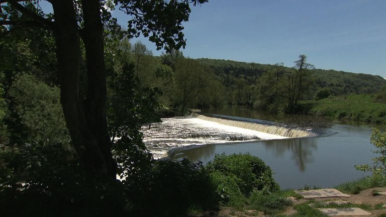 Les militants disent que désigner plus de rivières comme eaux de baignade aiderait à lutter contre la pollution