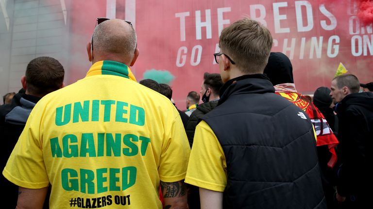 'Utd fans feel something has to give'