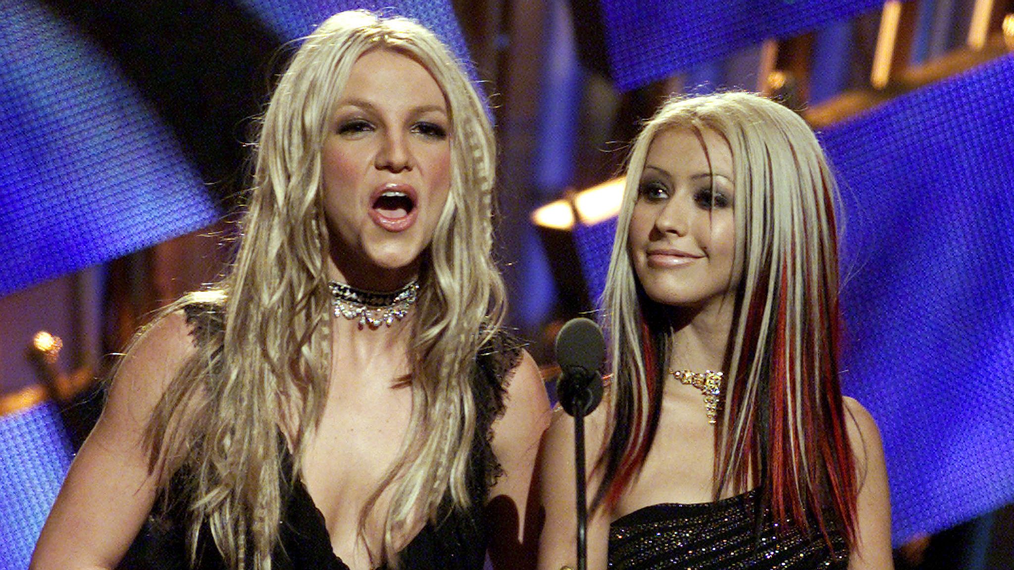 Britney Spears: Christina Aguilera shares message of support for star over conservatorship legal battle | Ents & Arts News | Sky News