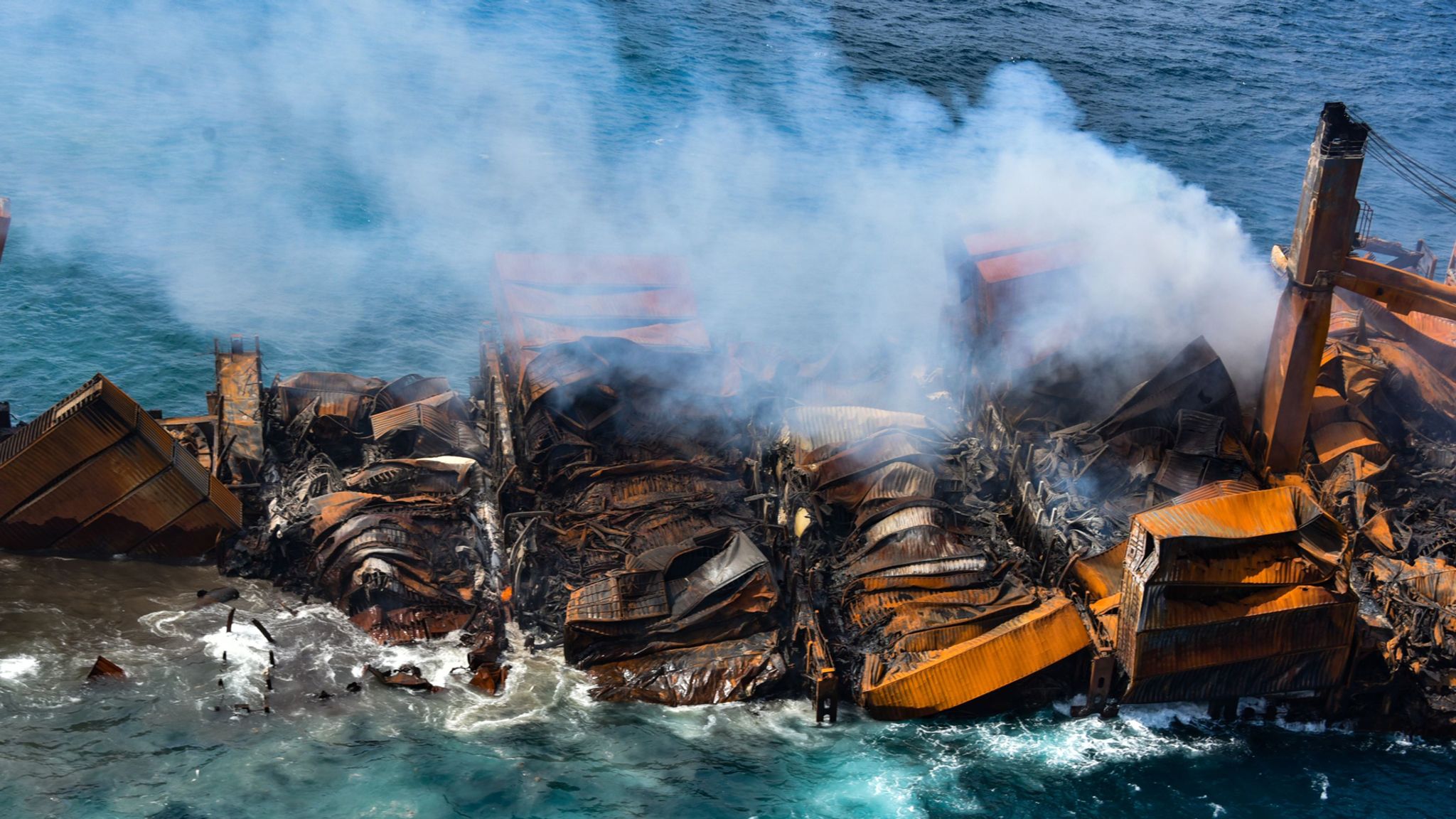 Хит карго. Шри Ланка катастрофа 2021. Disaster ship Disaster. Pollution from Sinking ship off Sri Lanka Coast causing Environmental Disaster. Fire Systems for ship.