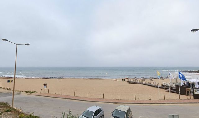 British father, 45, dies while trying to save daughters who got into trouble swimming off Portugal beach - Vimarsana News